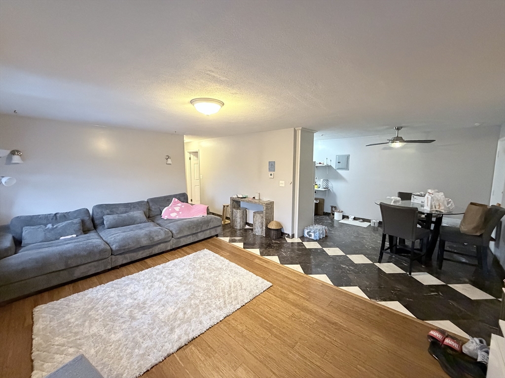 243 Boston Post Rd E 11