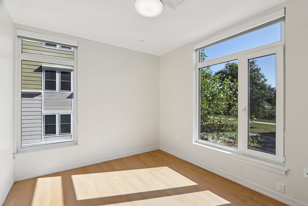 77 New ST 102-H, Cambridge, MA, 77 New ST 102-H, Cambridge, MA Photo #5