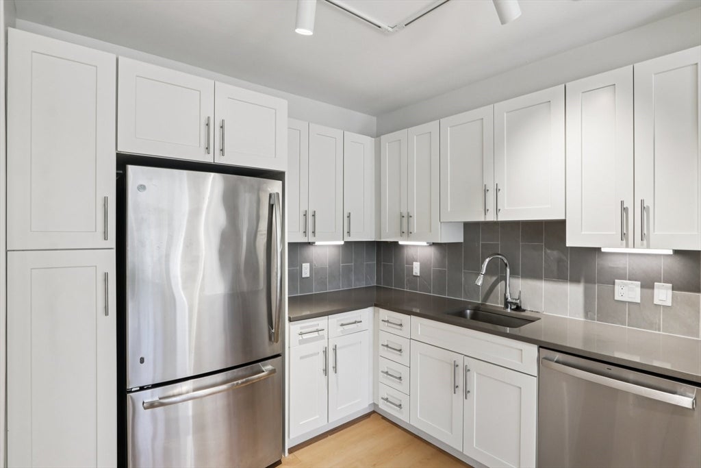 77 New ST 102-H, Cambridge, MA, 77 New ST 102-H, Cambridge, MA Photo #2