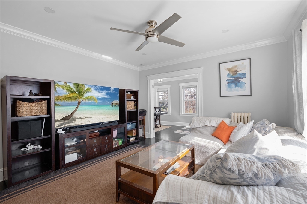 86 Chester Ave 2