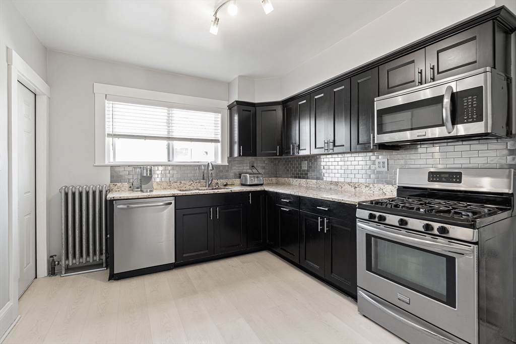 86 Chester Ave 2