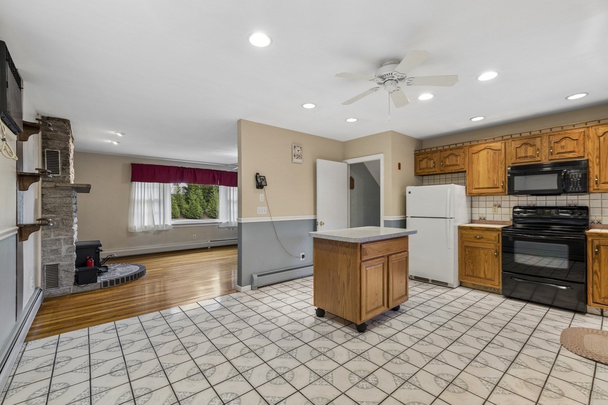 30 Lee Rd, Dracut, MA, 30 Lee Rd, Dracut, MA Photo #6