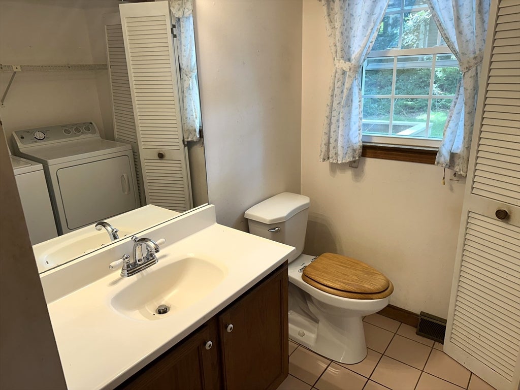 8 Deep Wood Dr, Sandwich, MA Photo #12