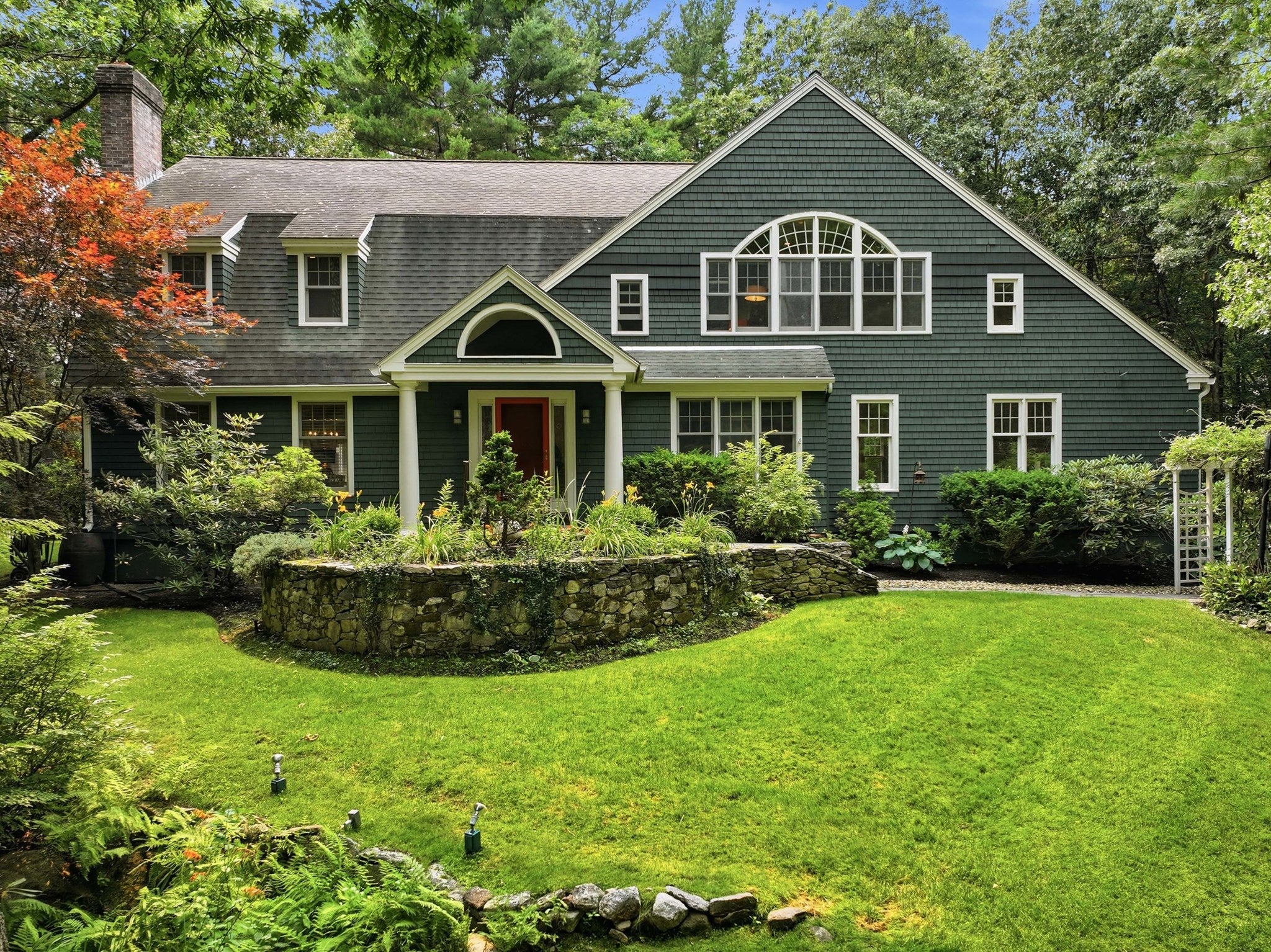 18 Village Green Ln