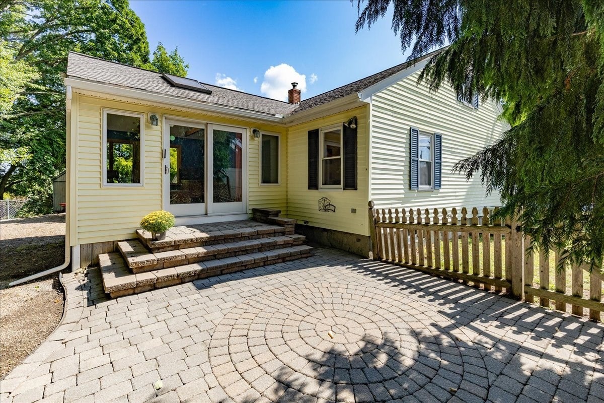 43 Crestwood Cir, Lawrence, MA Photo #22