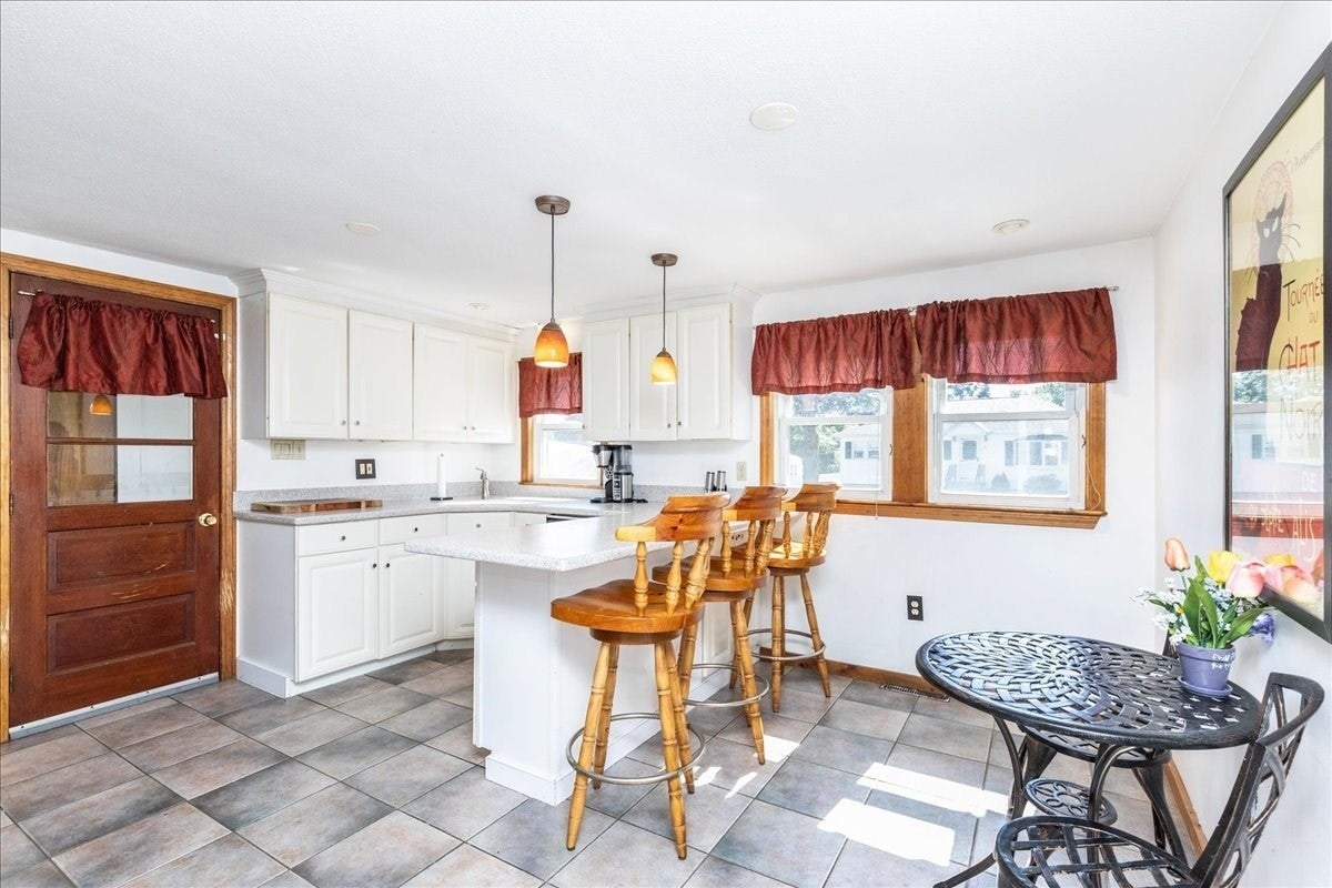 43 Crestwood Cir, Lawrence, MA Photo #3