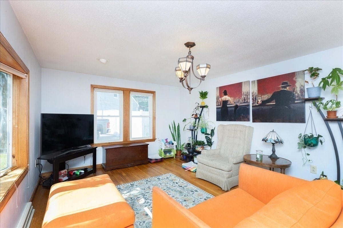 43 Crestwood Cir, Lawrence, MA Photo #7