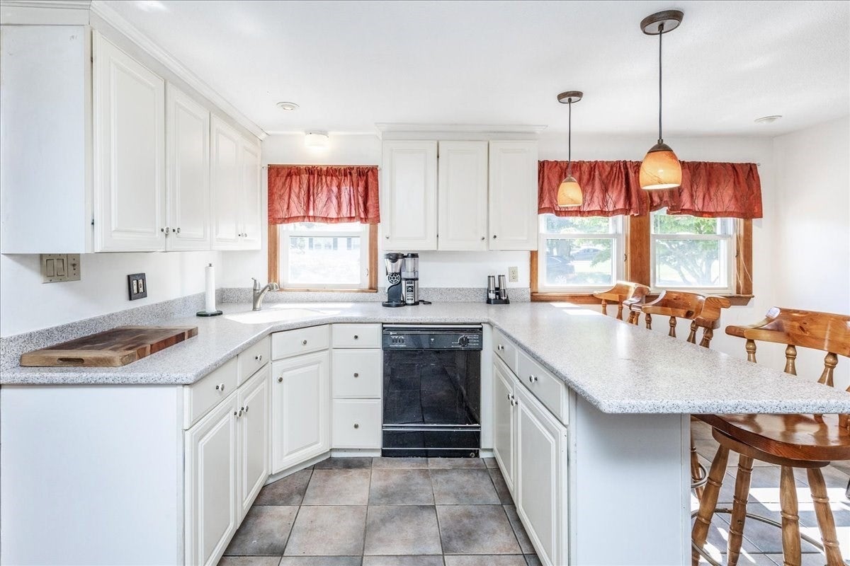 43 Crestwood Cir, Lawrence, MA Photo #2