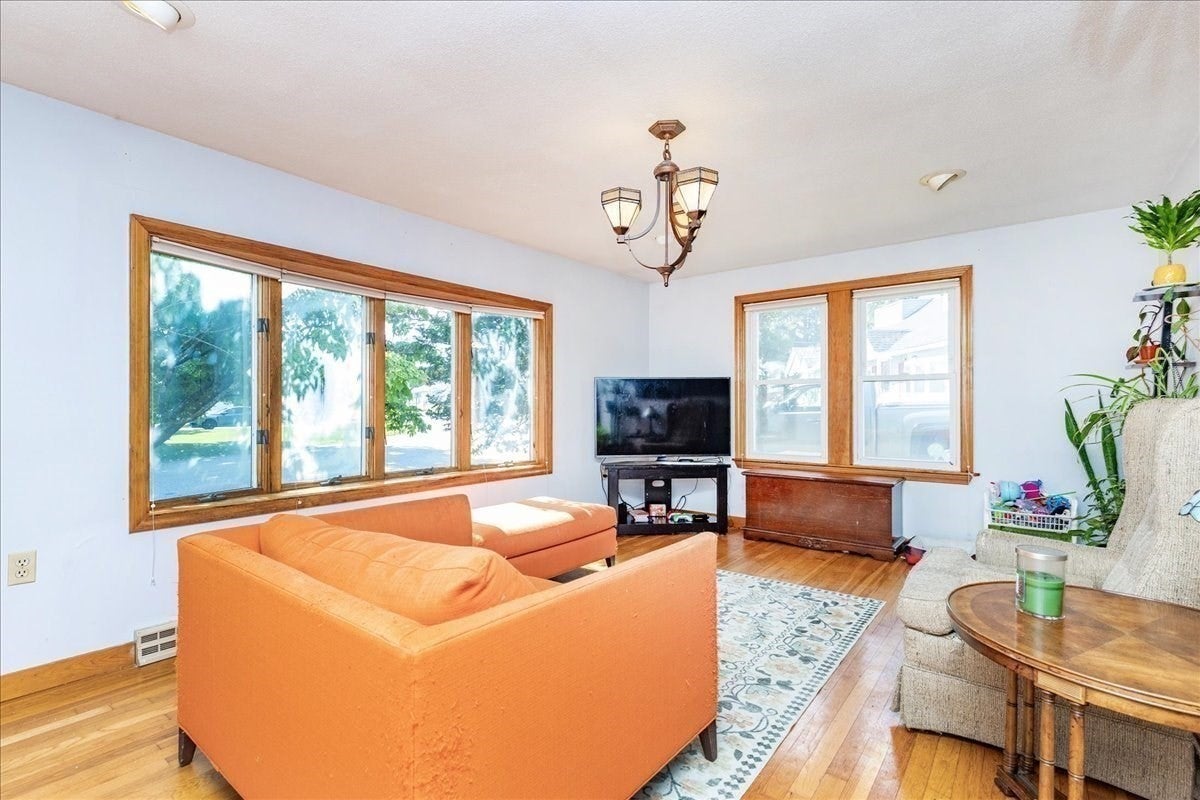 43 Crestwood Cir, Lawrence, MA Photo #8