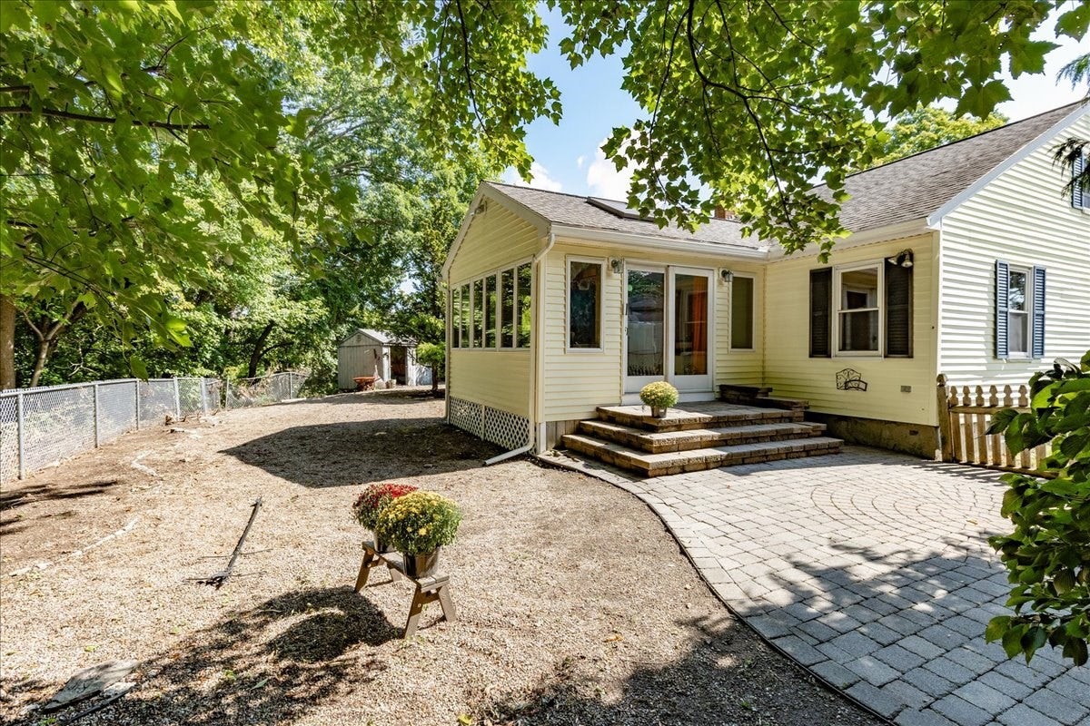 43 Crestwood Cir, Lawrence, MA Photo #23