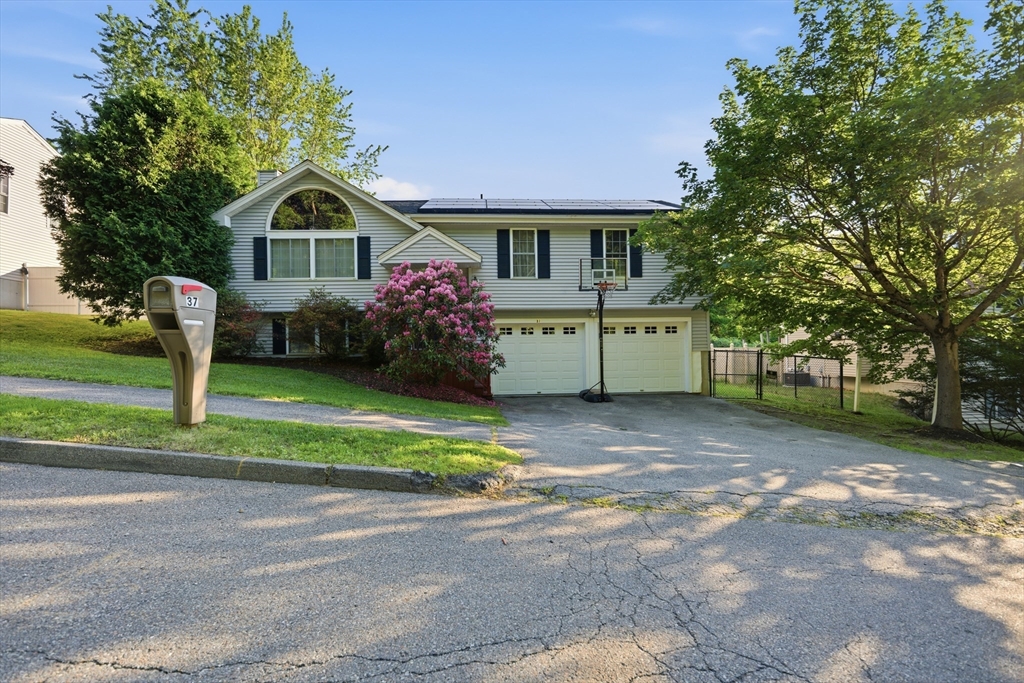 37 Moreland Green Dr