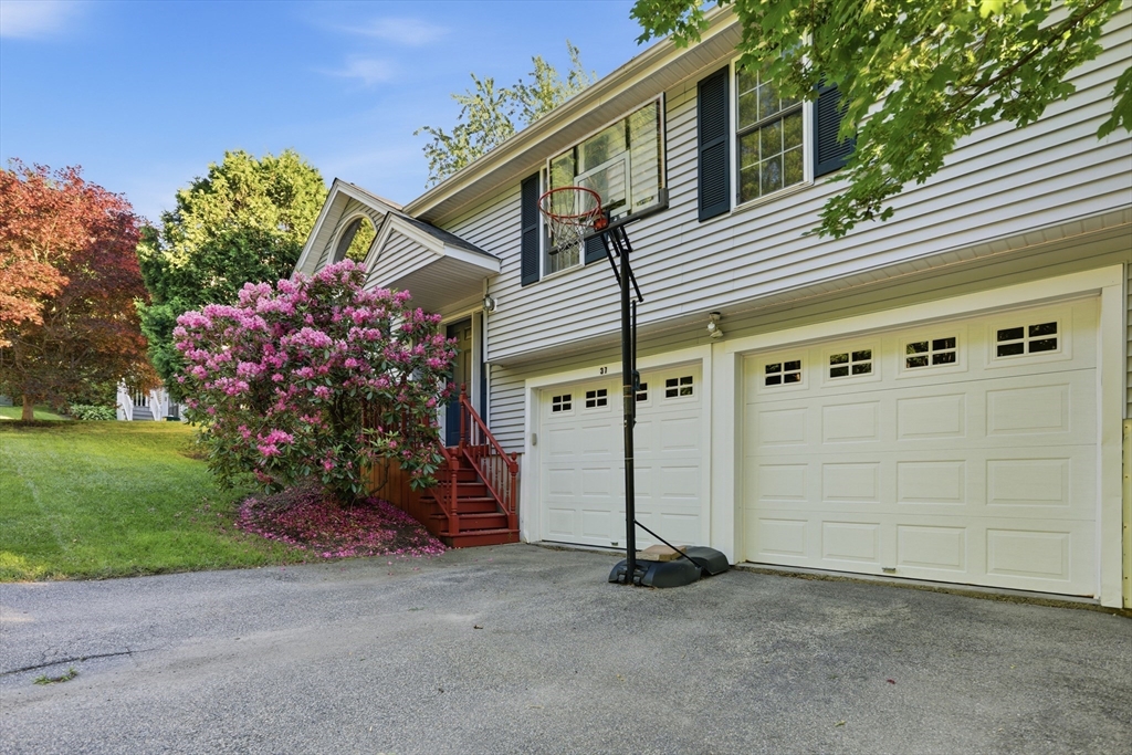 37 Moreland Green Dr