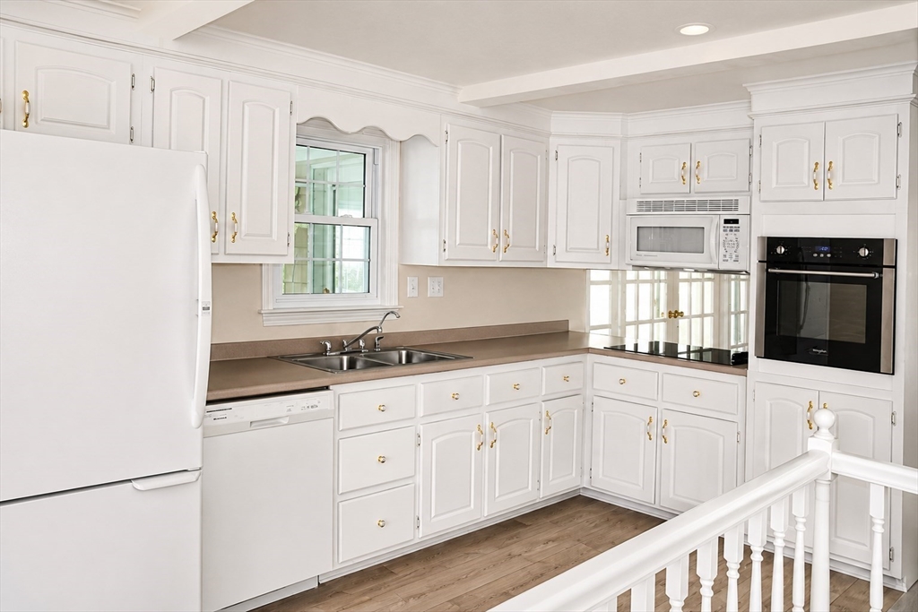 27 Reservoir Ave, Lakeville, MA Photo #6