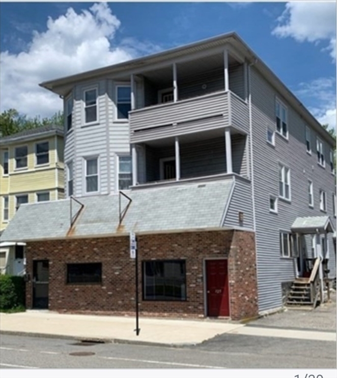 Click for 125 Hamilton Street #2, Worcester, MA slideshow