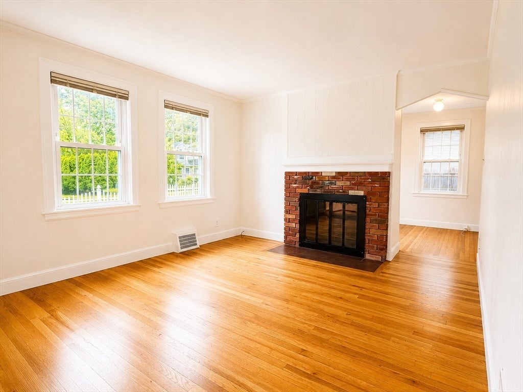 Photo of 106 Russell Rd, Newton, MA