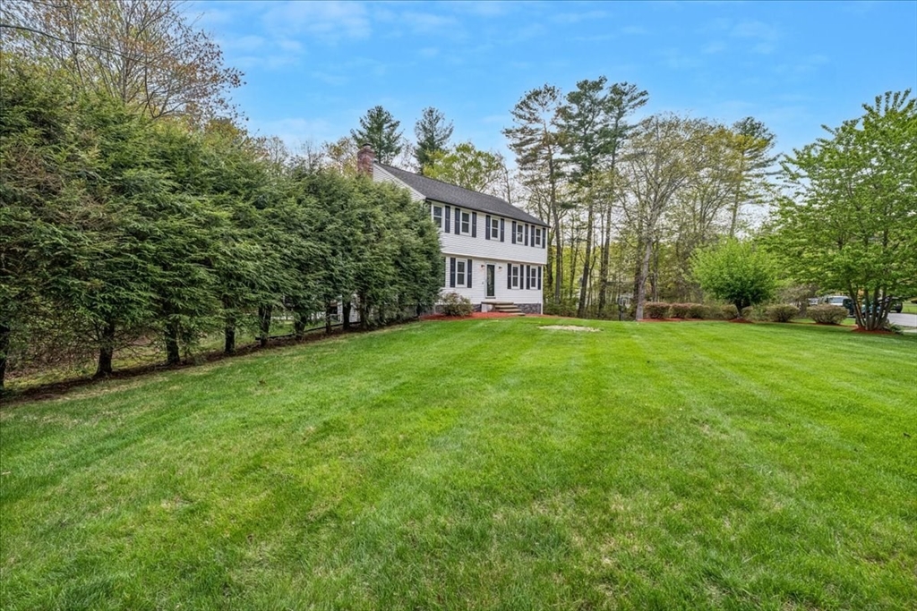 9 Robinhood Road, Tyngsborough, MA Photo #3