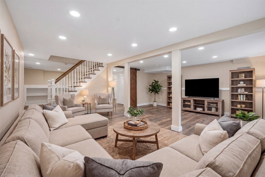 9 Robinhood Road, Tyngsborough, MA Photo #32