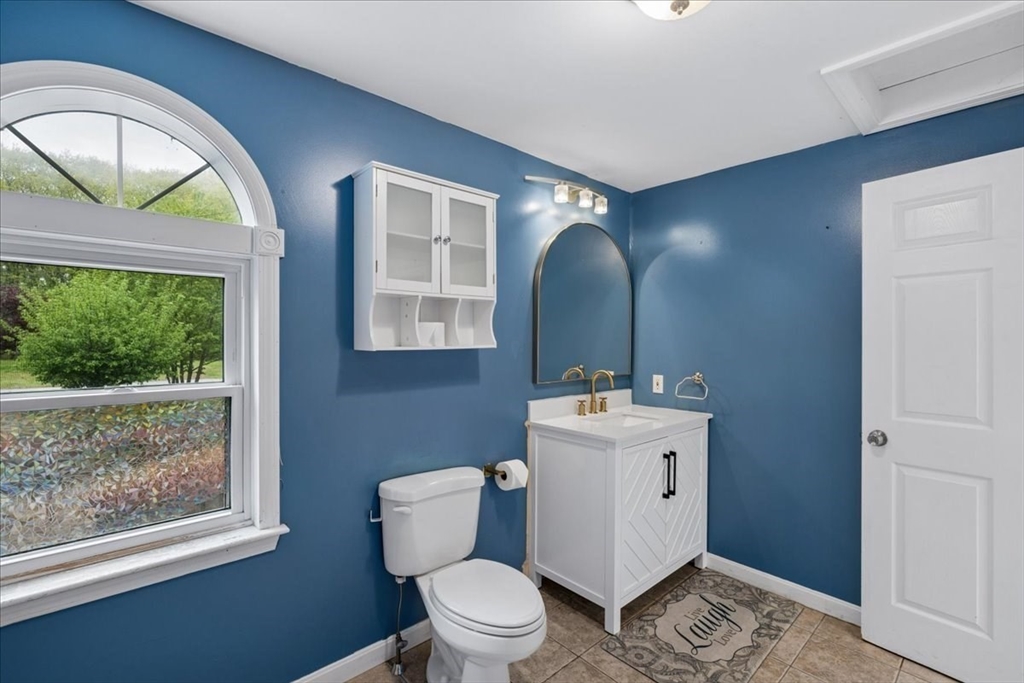9 Robinhood Road, Tyngsborough, MA Photo #13