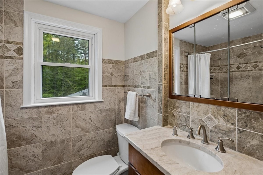 9 Robinhood Road, Tyngsborough, MA Photo #23