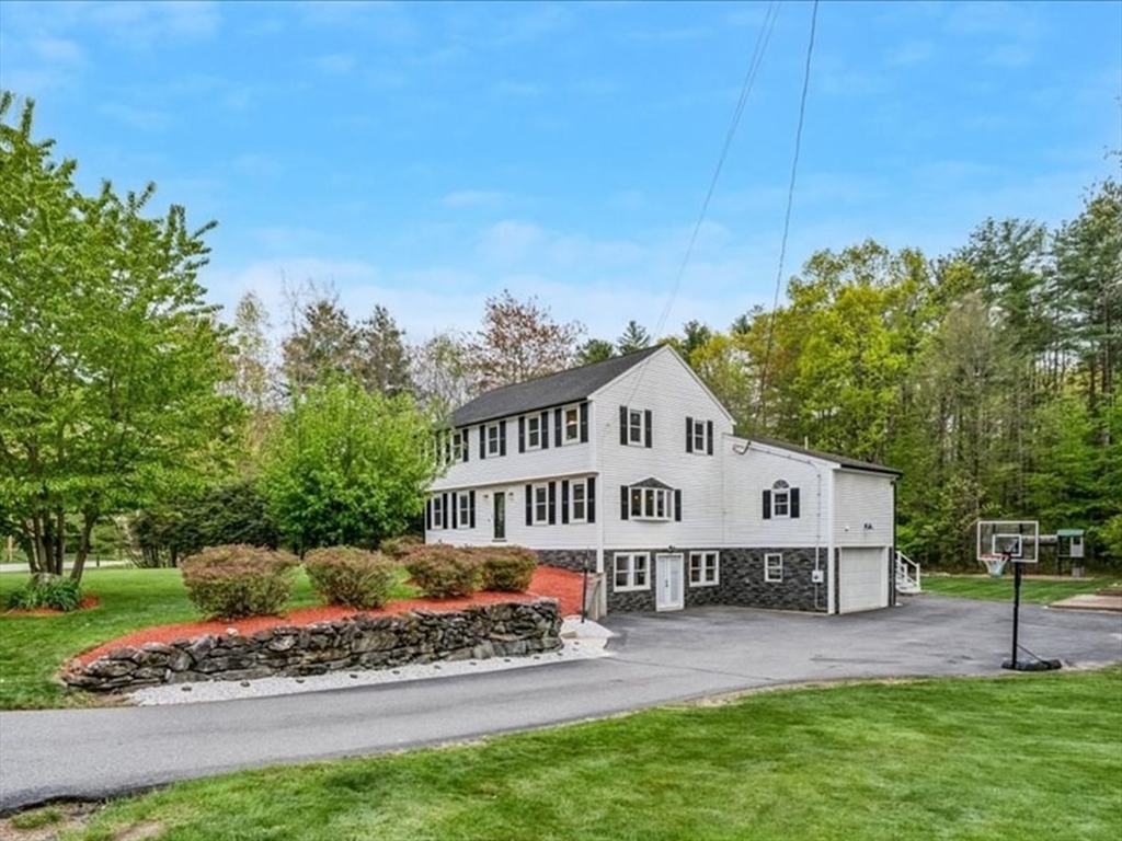 9 Robinhood Road, Tyngsborough, MA Photo #2