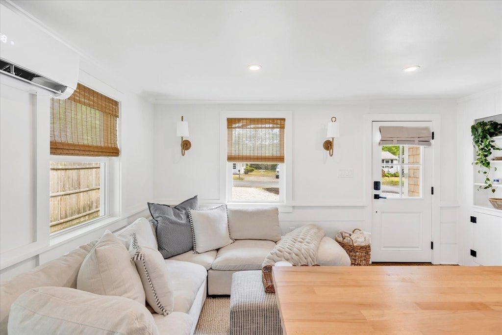 25 Lake Rd E