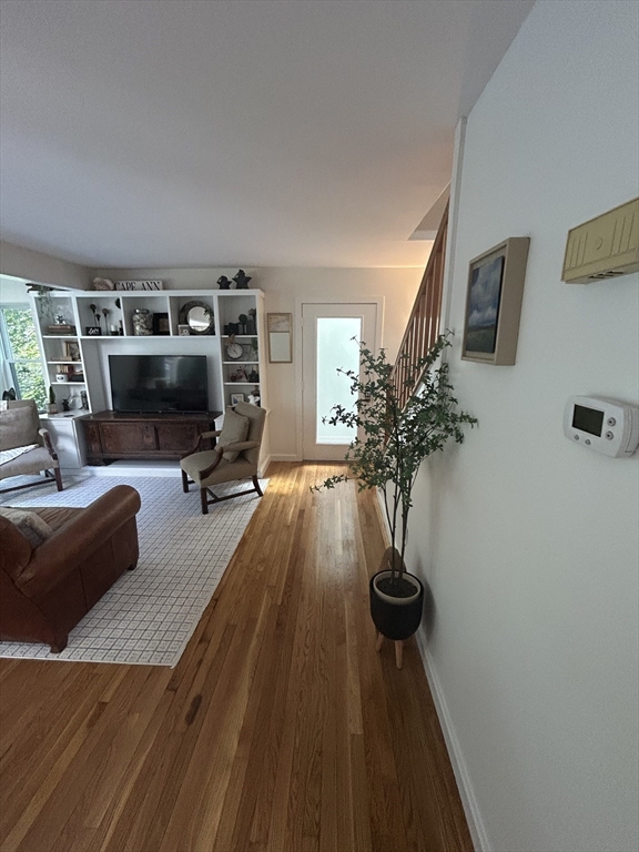 9-9R Harlow St