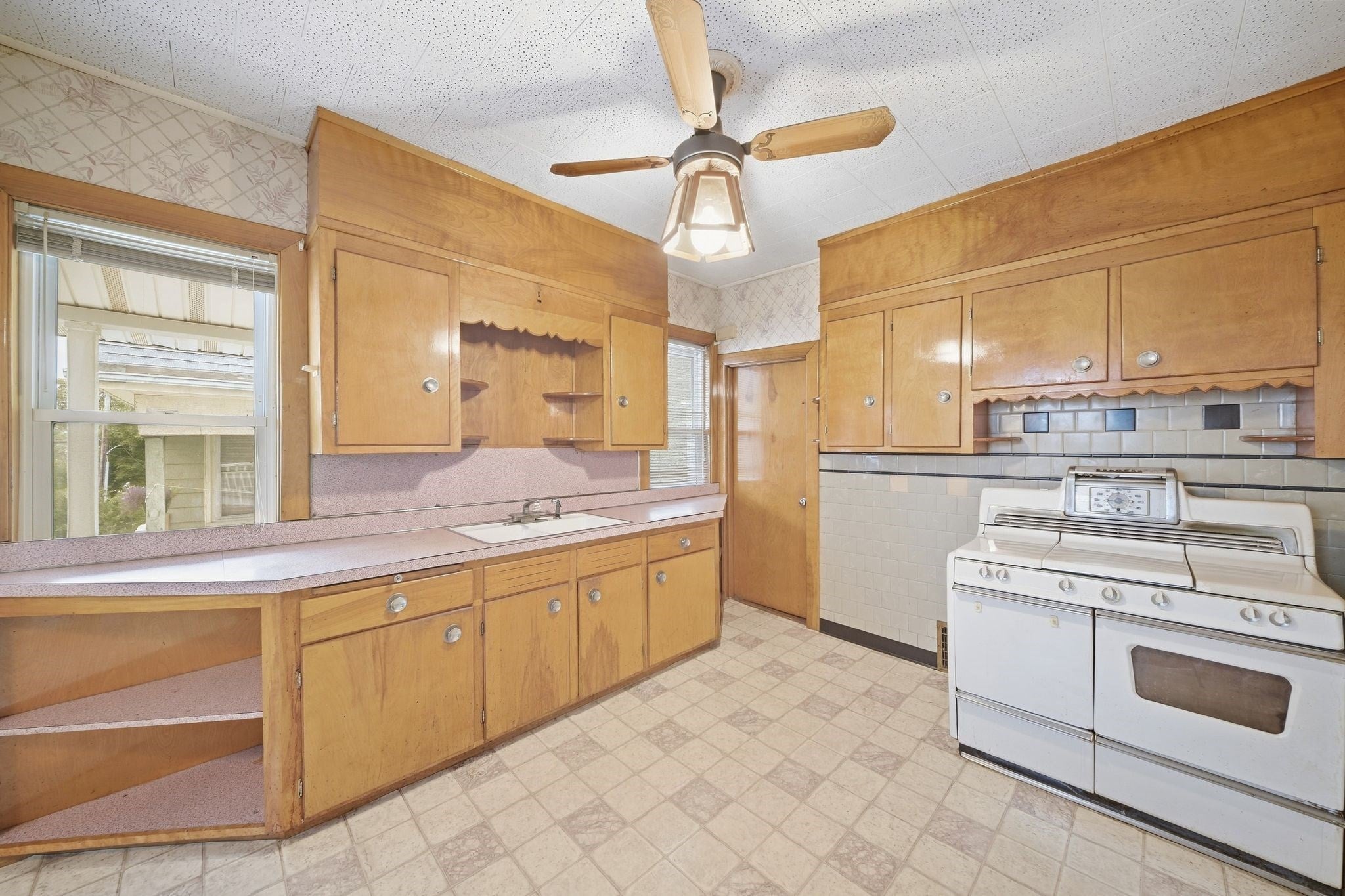 16 Henry Ave