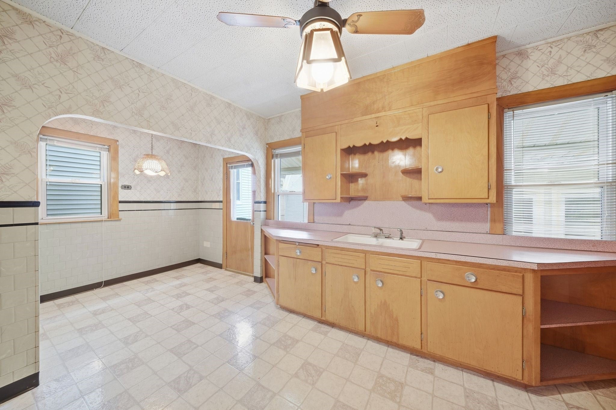 16 Henry Ave