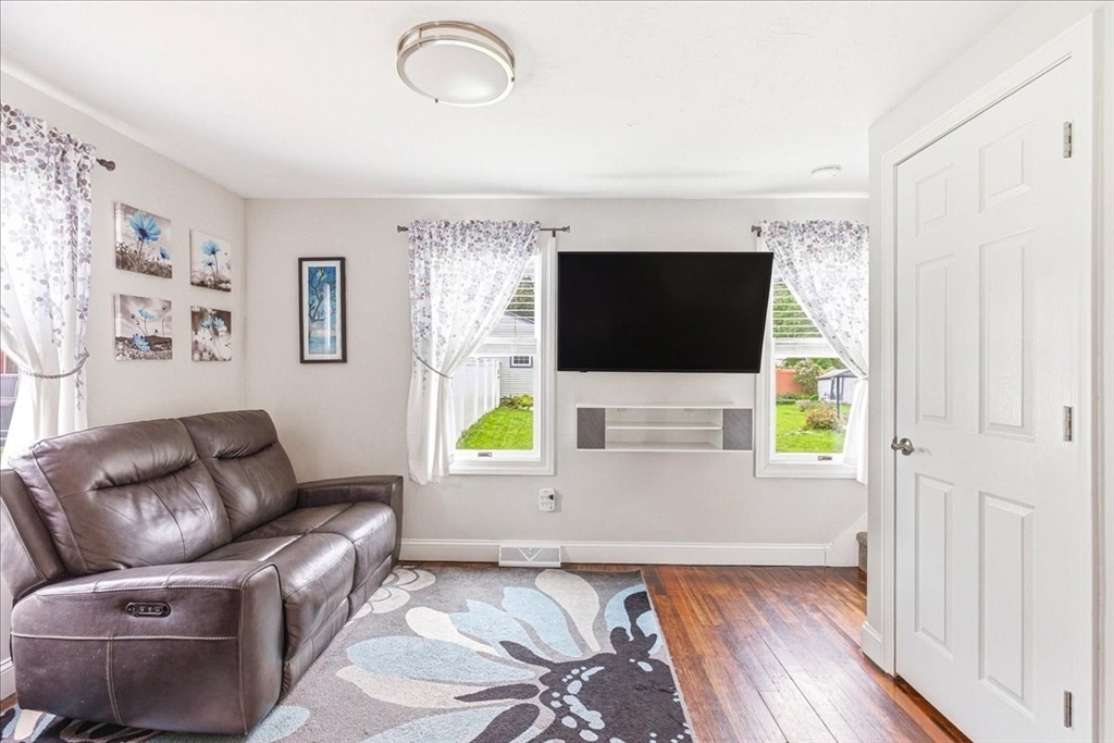 9 Douglas Ave