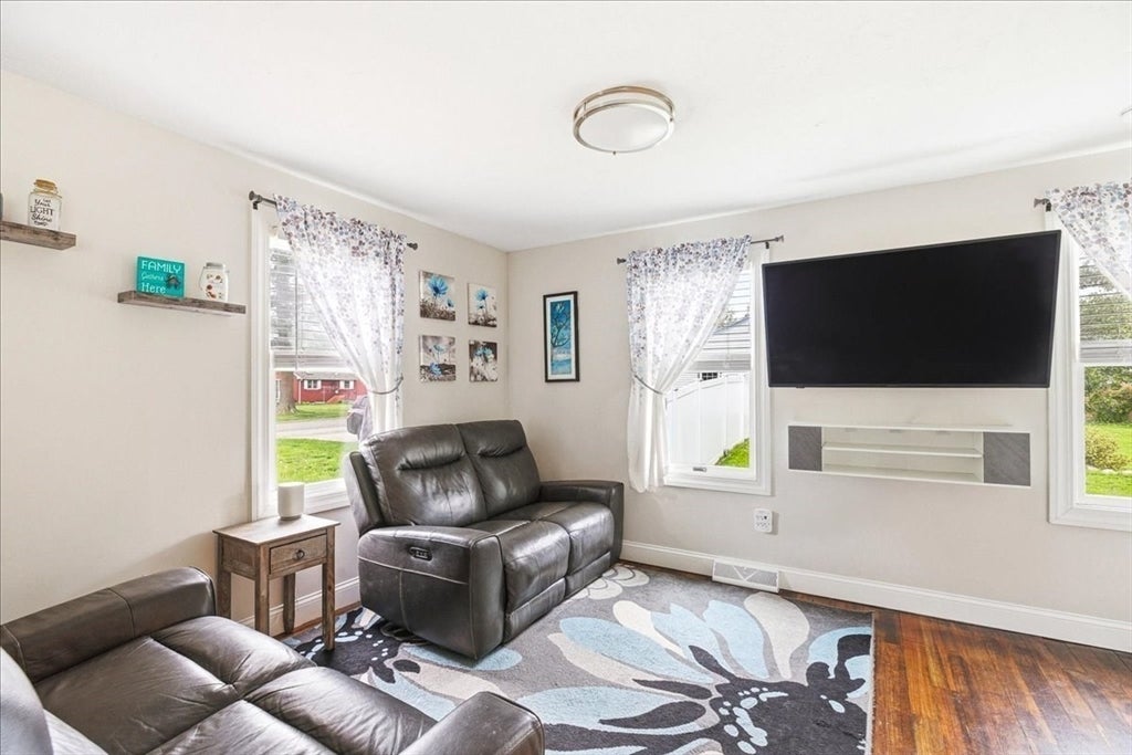 9 Douglas Ave