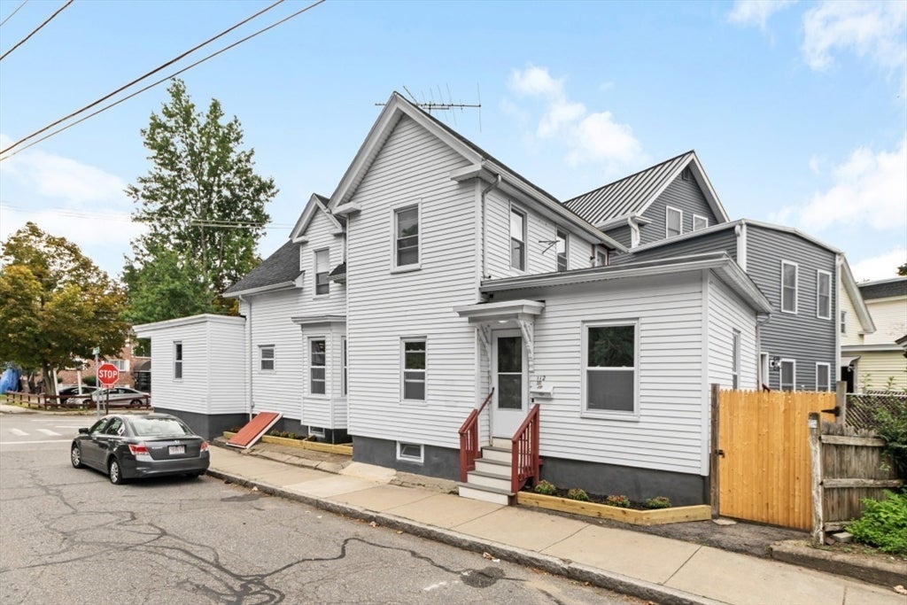 Photo of 112 Hampshire St, Lowell, MA