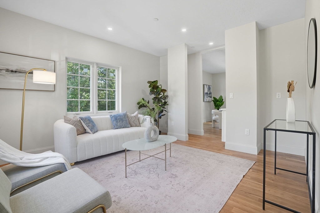 9 Lovis Ave