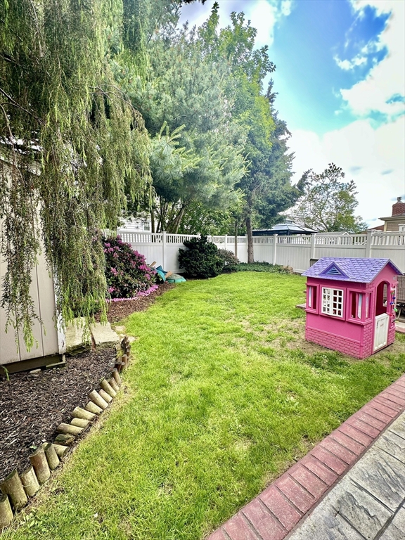 11 Moynan St