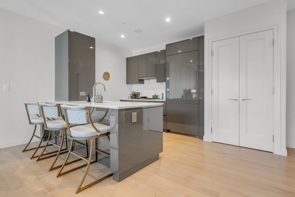 135 Seaport Blvd 1901