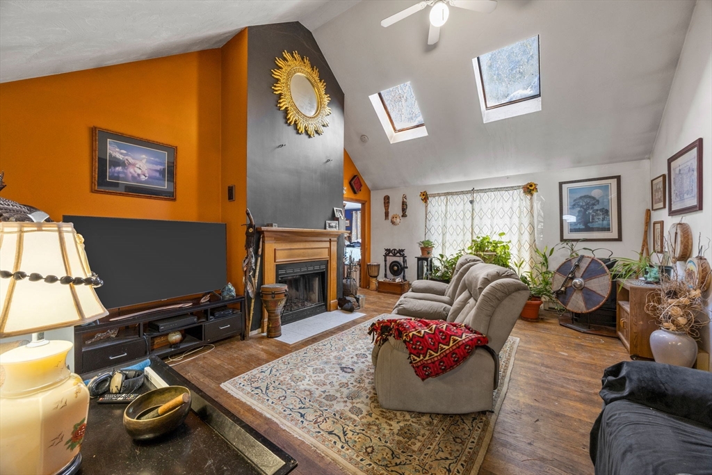 24 Widow Coombs Walk