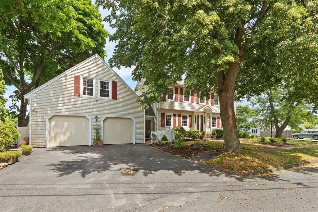 4 Berrywood Ln