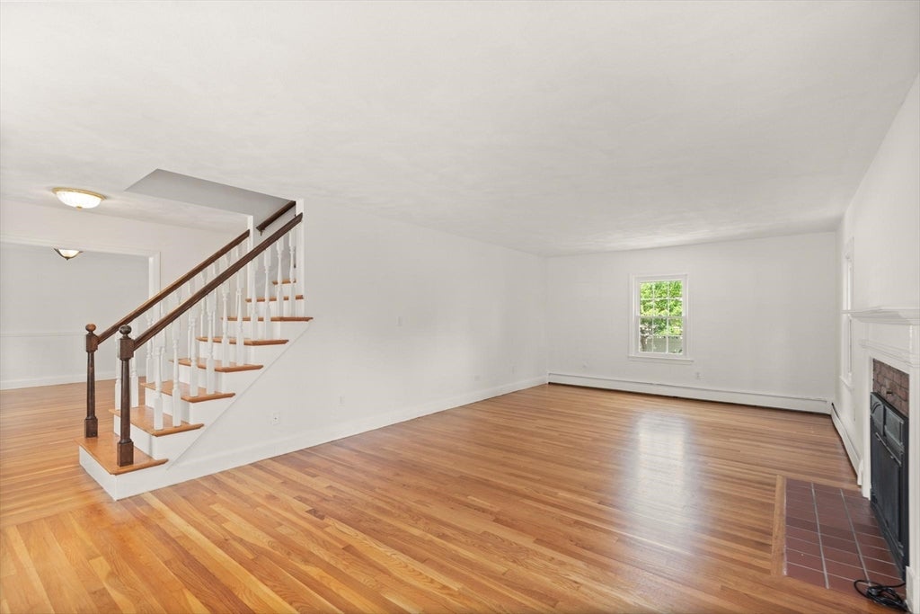 4 Berrywood Ln