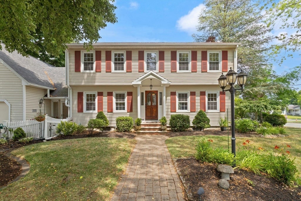 4 Berrywood Ln