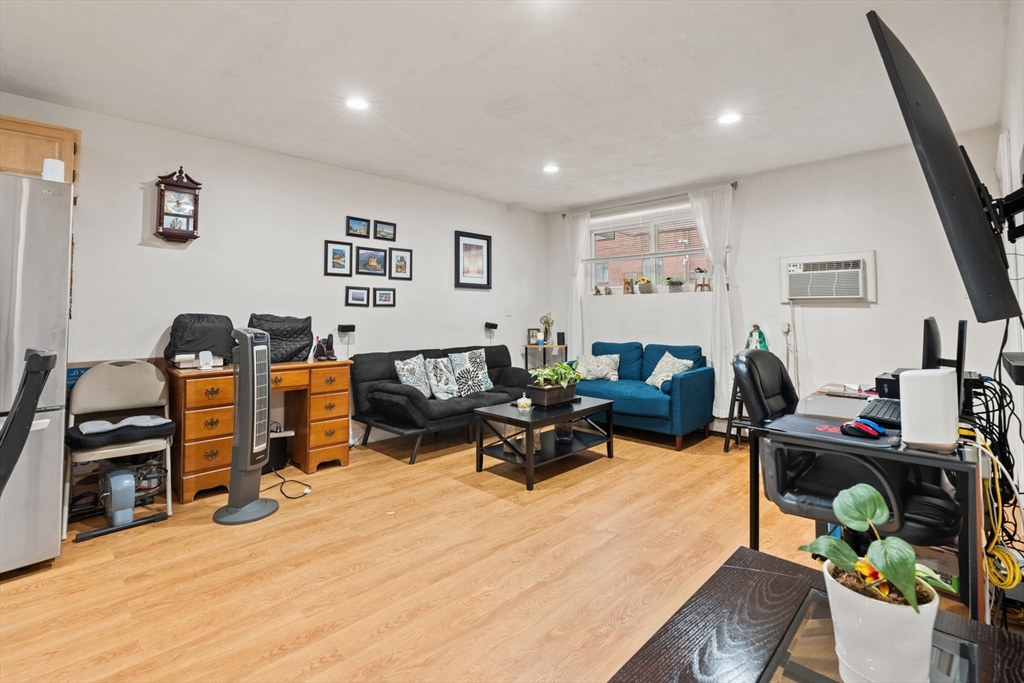 500 Governors Dr 9