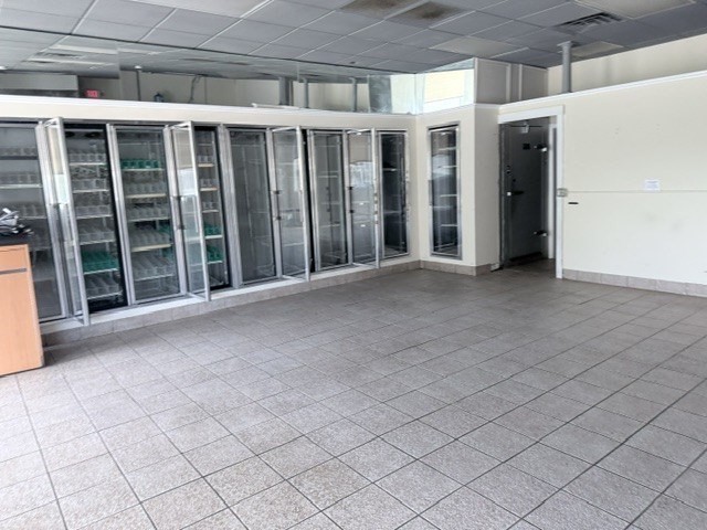 323 N Main St