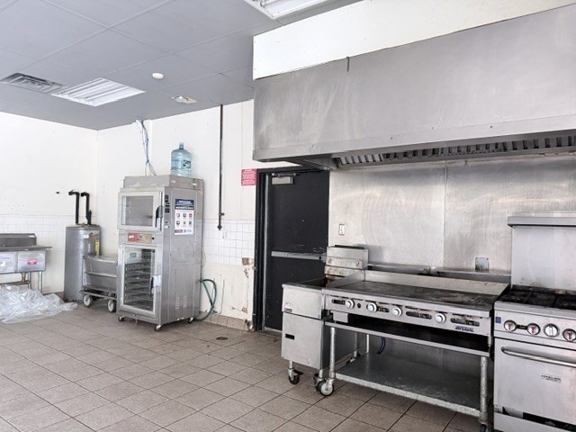 323 N Main St