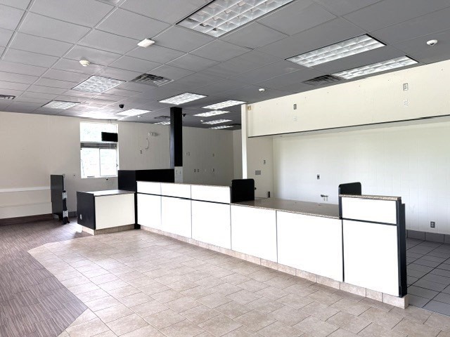 323 N Main St