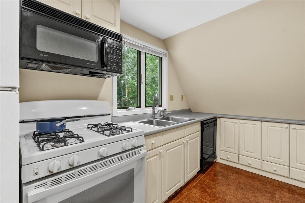 331 Mountain St, Sharon, MA, 331 Mountain St, Sharon, MA Photo #35