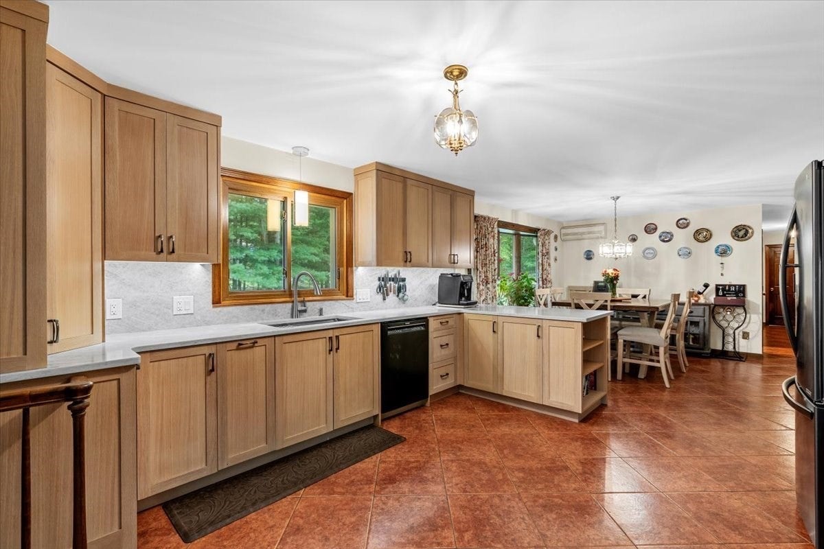331 Mountain St, Sharon, MA, 331 Mountain St, Sharon, MA Photo #8