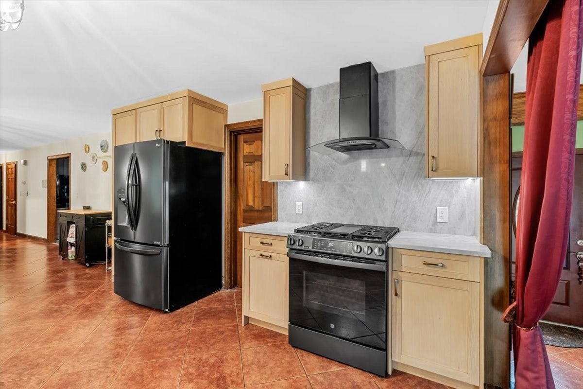 331 Mountain St, Sharon, MA, 331 Mountain St, Sharon, MA Photo #11