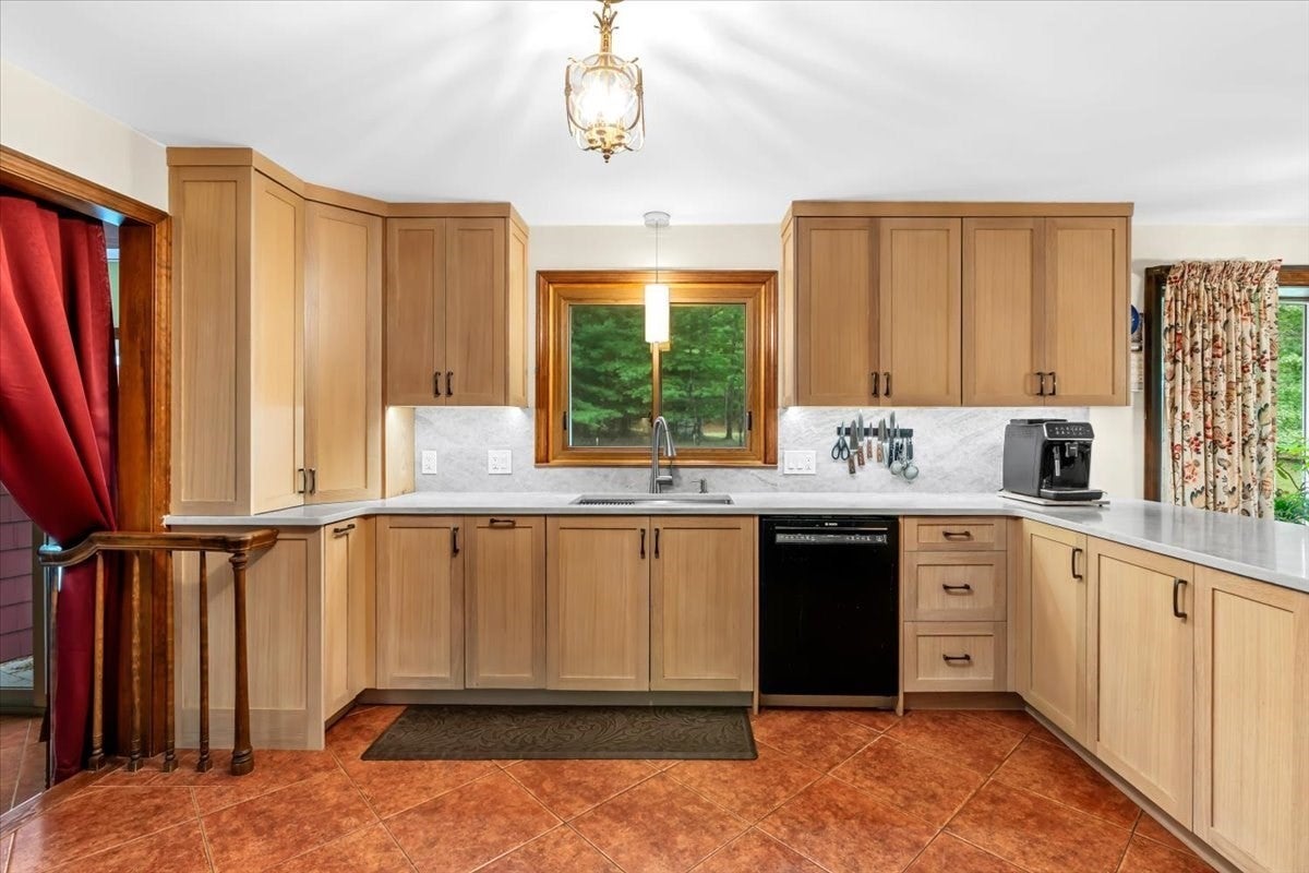 331 Mountain St, Sharon, MA, 331 Mountain St, Sharon, MA Photo #9