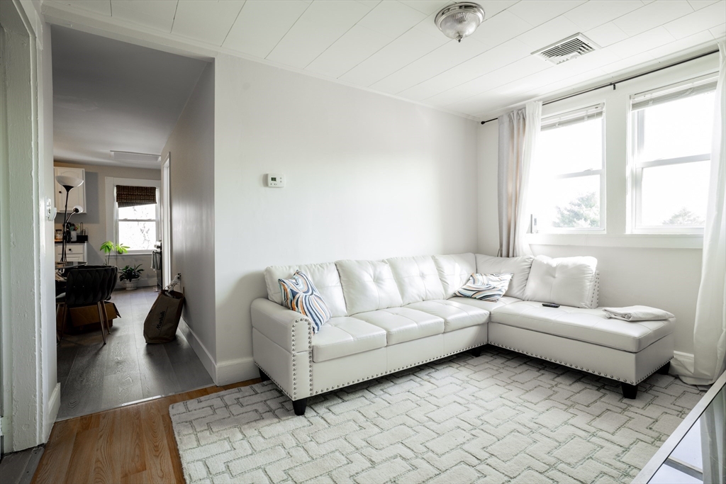 24 Tracey St, Peabody, MA Photo #8
