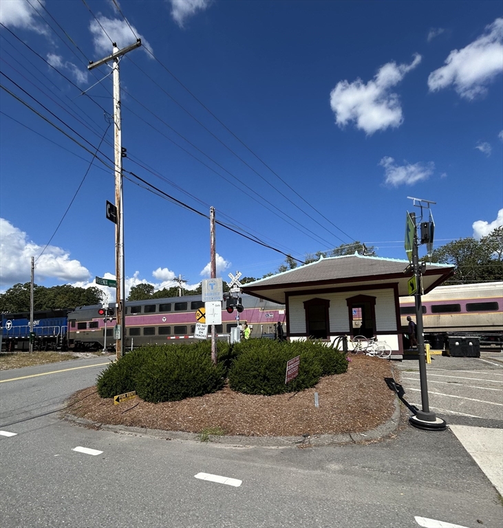 30 Ayer Rd