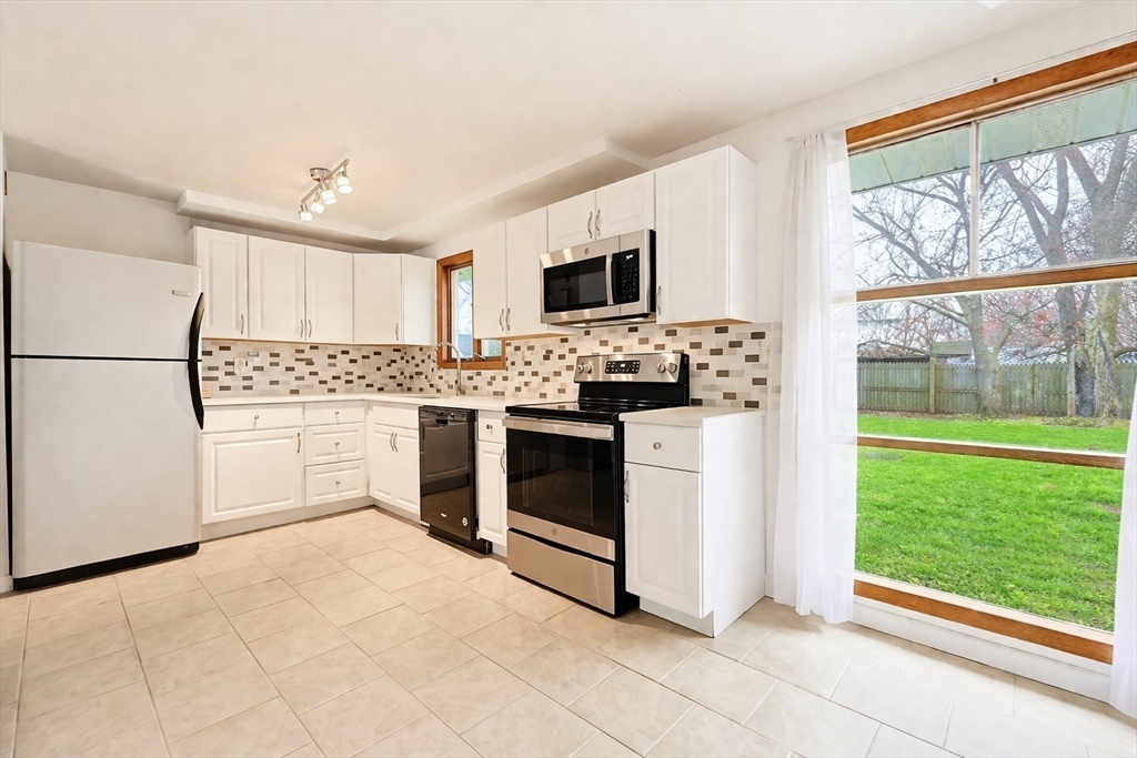 39 Marion St, Holbrook, MA Photo #2