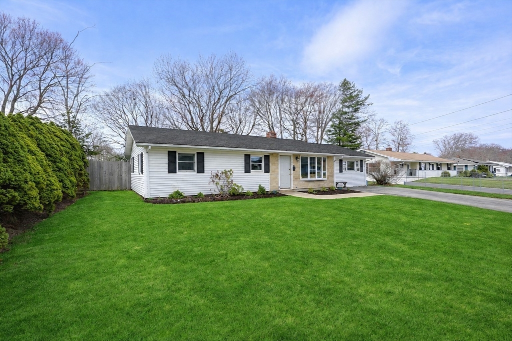 39 Marion St, Holbrook, MA Photo #16